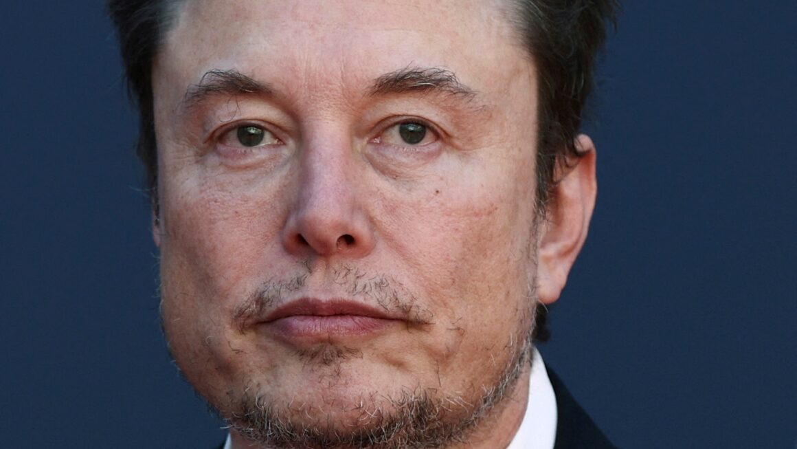 Elon Musk perde US$ 17 bilhões em um dia após Tesla registrar pior margem de lucro em 5 anos