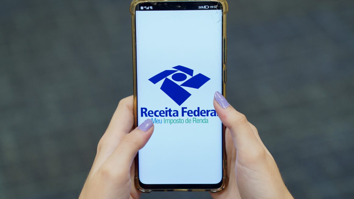 Imposto de Renda 2024: consulta ao 3º lote de restituição abre às 10h; veja como fazer