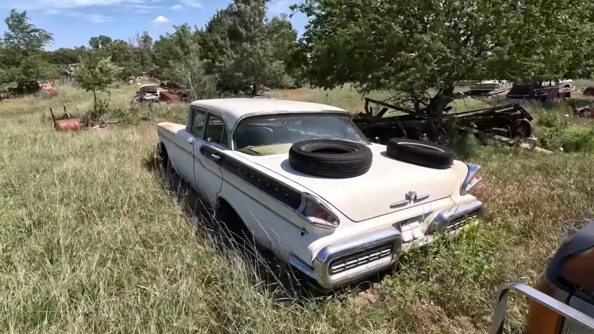 FOTOS: Fazenda nos EUA tem carros raríssimos em estado de abandono, inclusive um Lincoln de ‘O Poderoso Chefão’