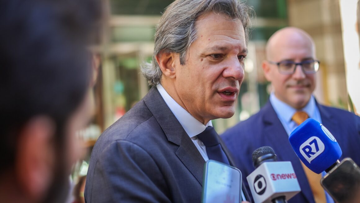 Após alta do IPCA-15, Haddad diz que inflação deve fechar 2024 dentro da meta