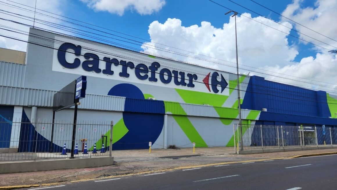 CEO do Carrefour na França diz que empresa vai parar de comercializar carne do Mercosul