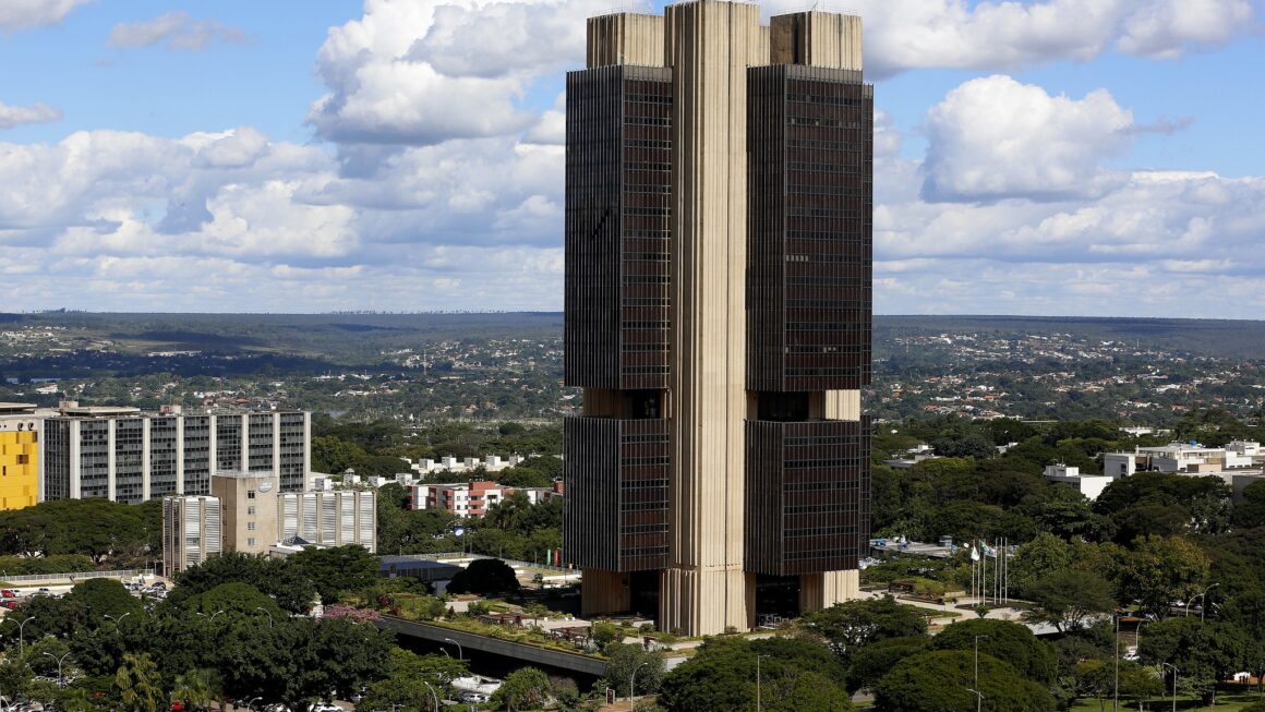 Senado aprova três indicados de Lula para diretoria do Banco Central